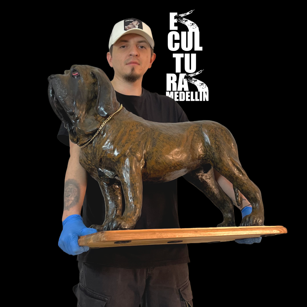 ESCULTURA MASCOTA GRANDE