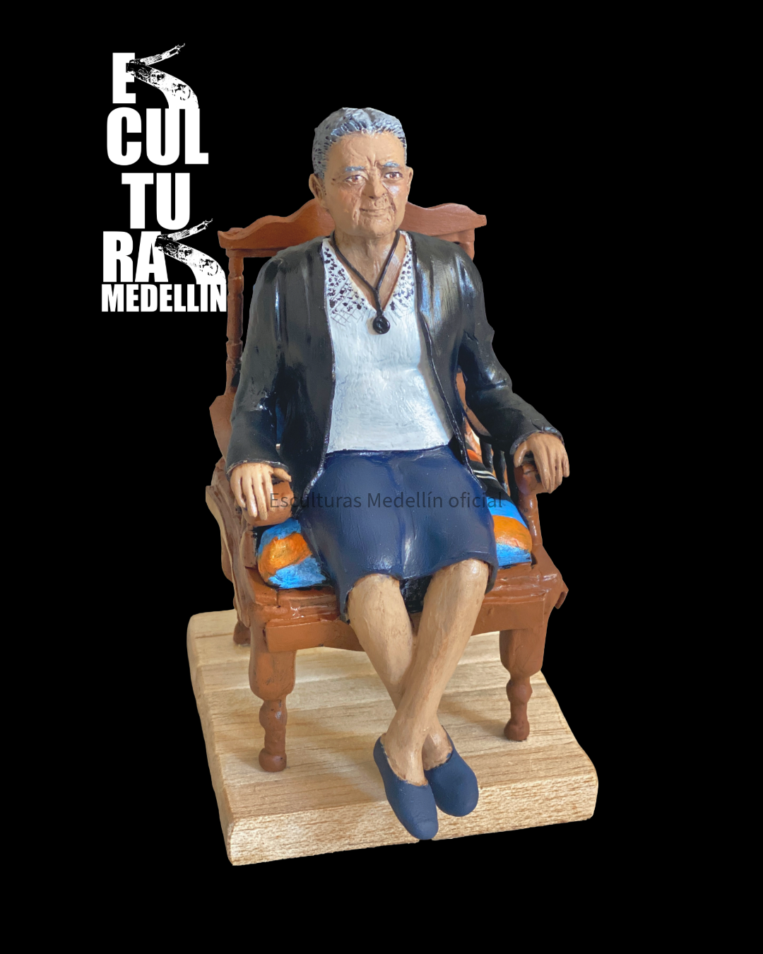 ESCULTURA PEQUEÑA PERSONA SENTADA