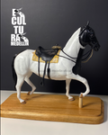 ESCULTURA MEDIANA CABALLO A DOS PATAS
