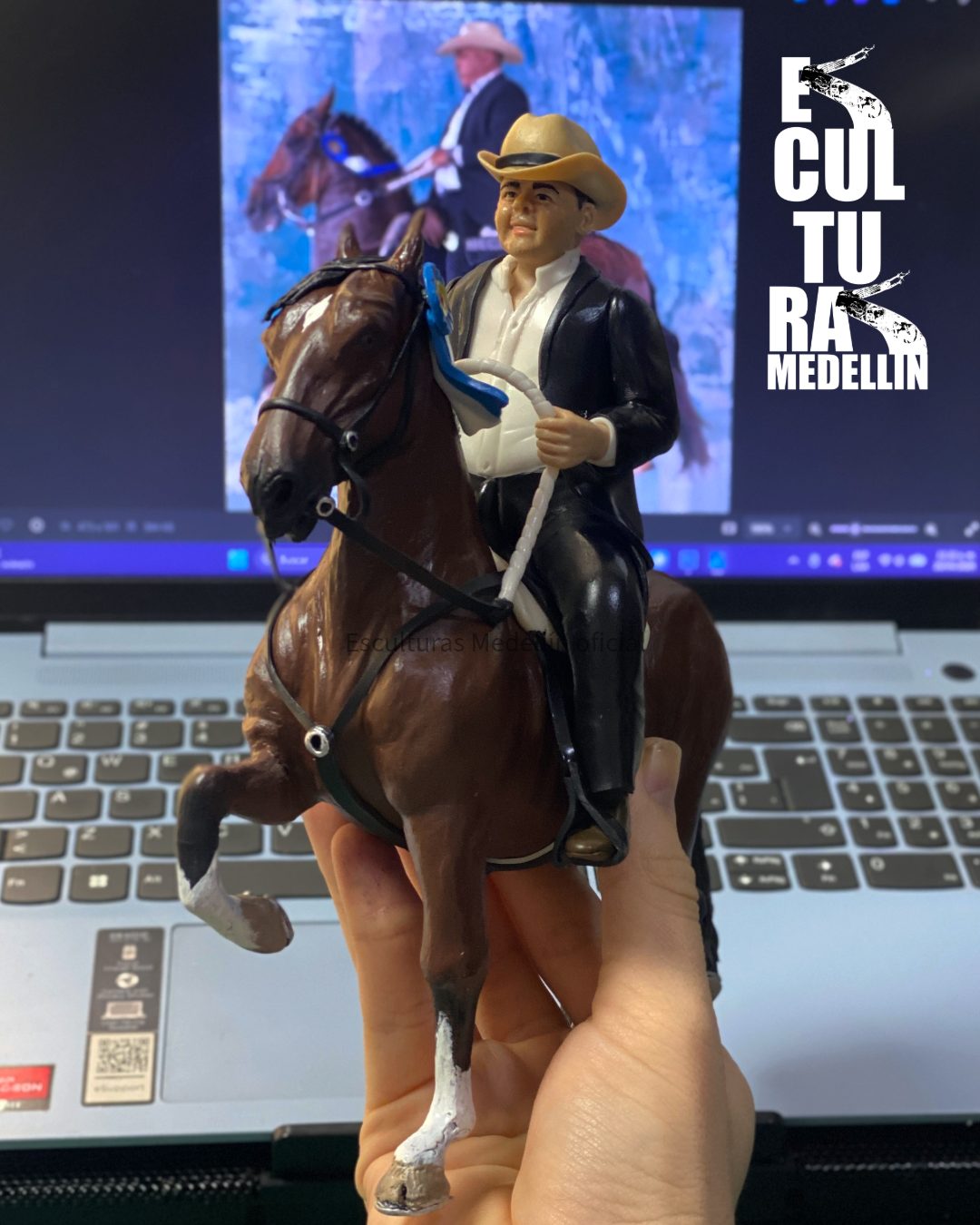 ESCULTURA PEQUEÑA CABALLISTA