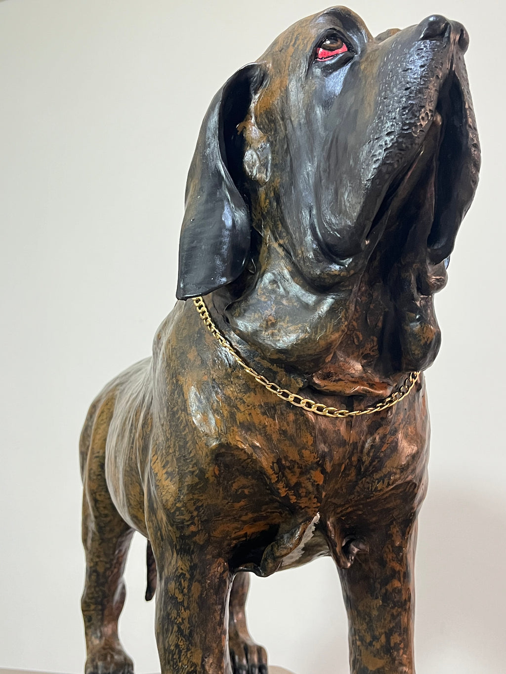 ESCULTURA MASCOTA GRANDE