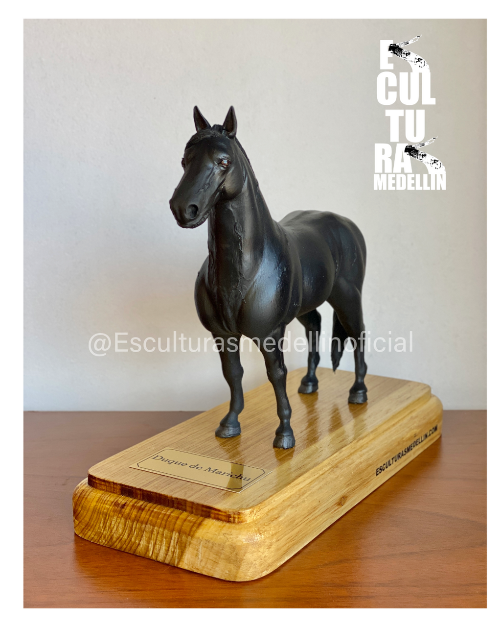 CABALLO 20 CM BASE PLACA METALICA