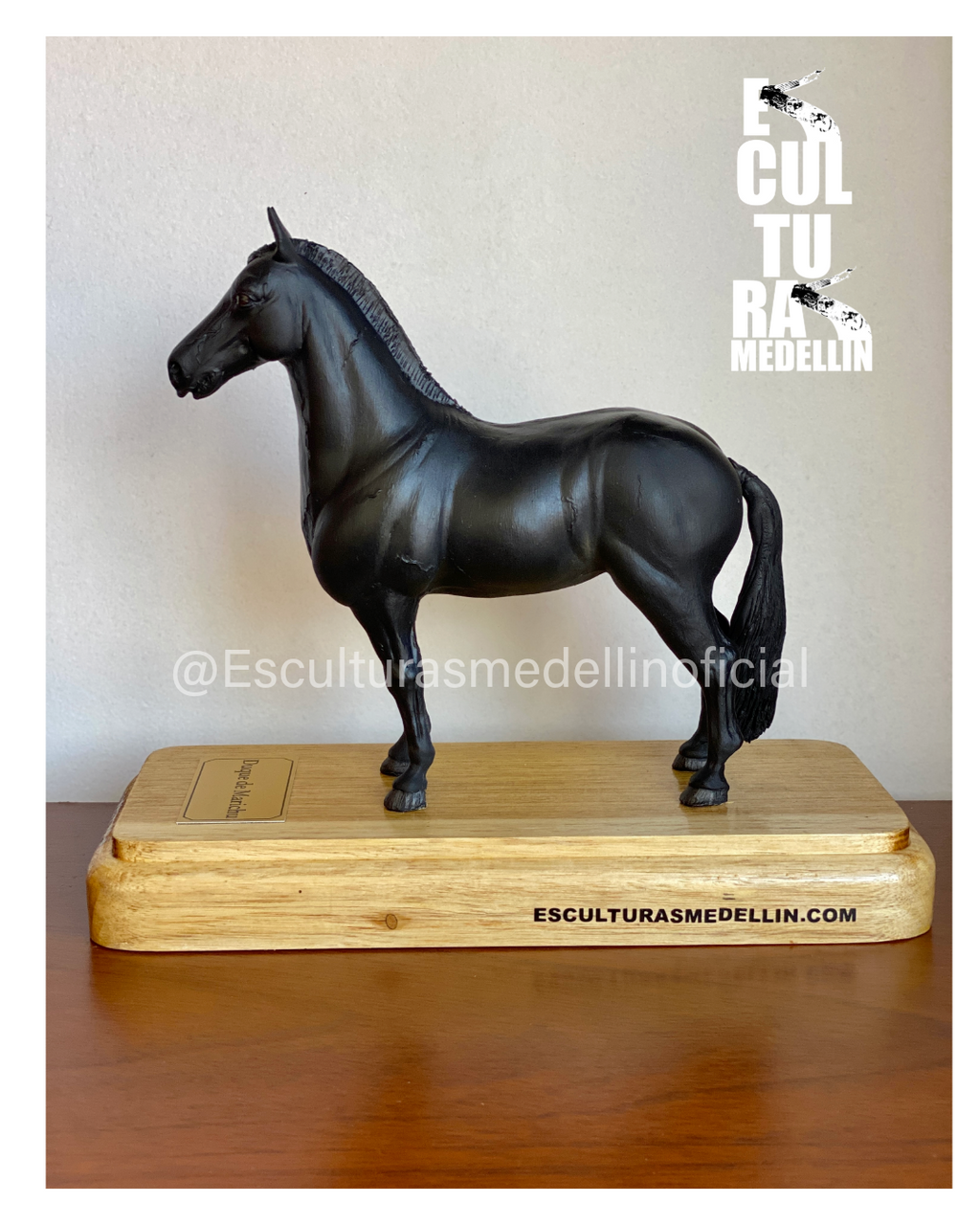CABALLO 20 CM BASE PLACA METALICA