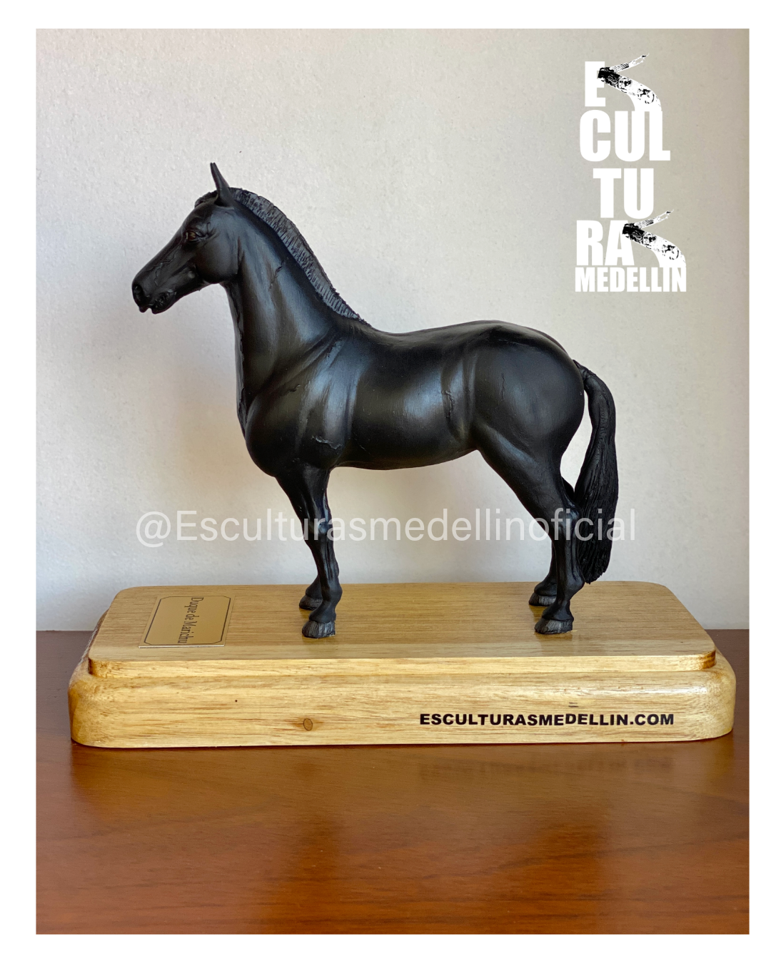 CABALLO 20 CM BASE PLACA METALICA