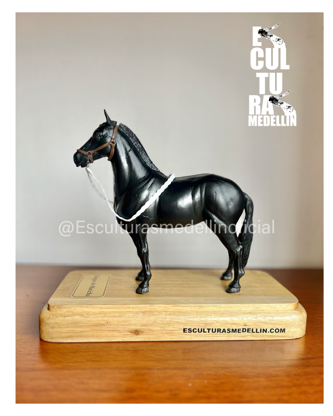 CABALLO 20 CM BASE PLACA METALICA
