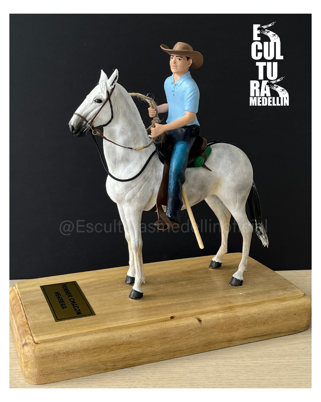 CABALLO MORO Y JINETE