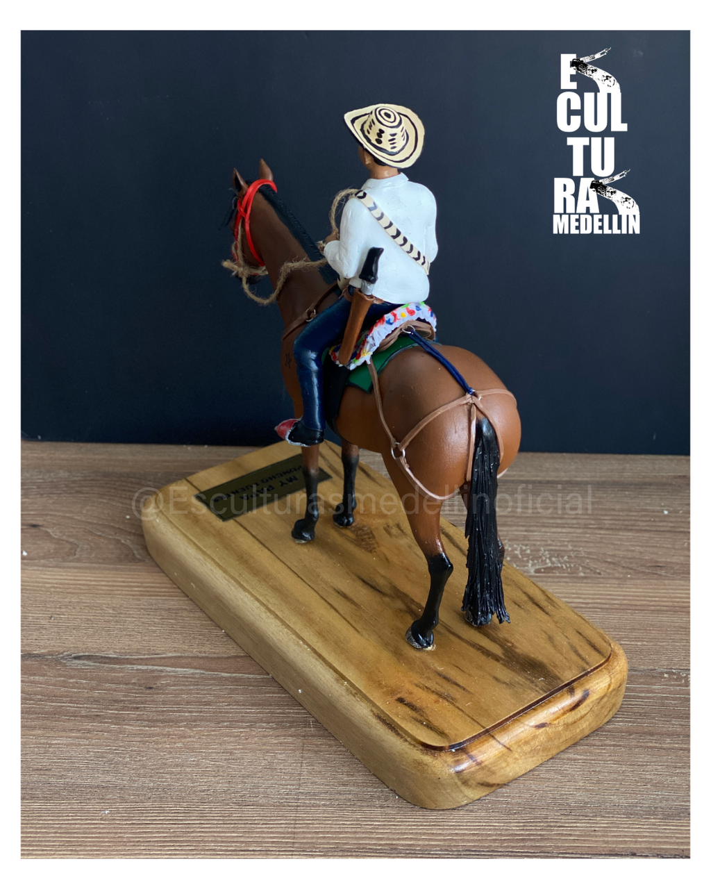 JINETE GUAJIRO EN CABALLO CRIOLLO COLOMBIANO PERSONALIZADO