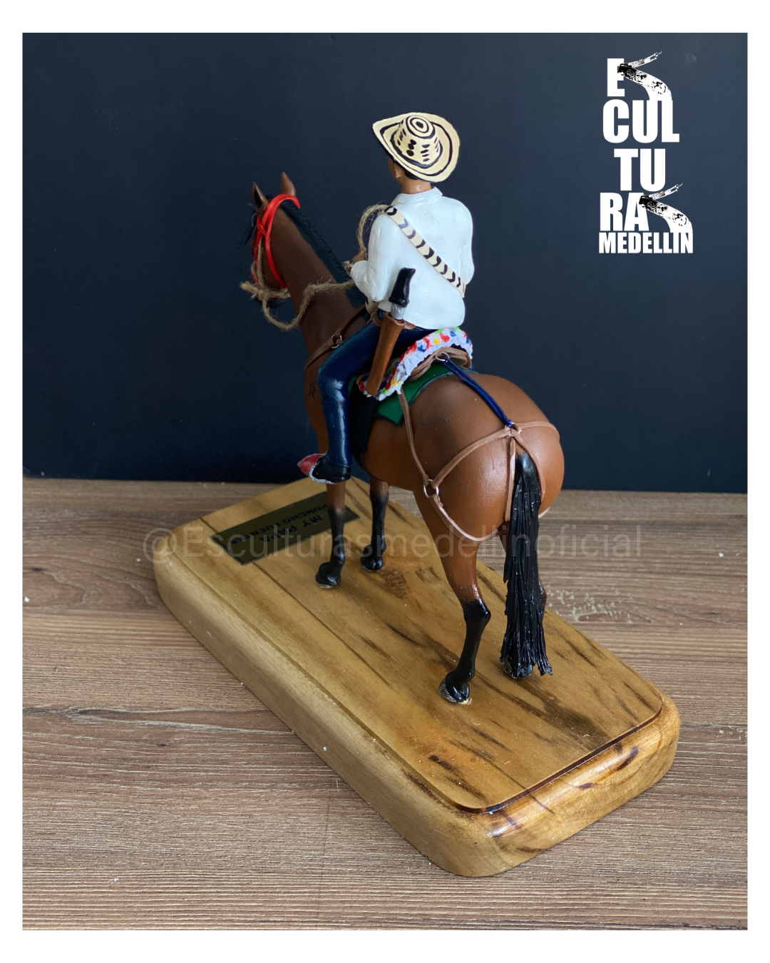 JINETE GUAJIRO EN CABALLO CRIOLLO COLOMBIANO PERSONALIZADO