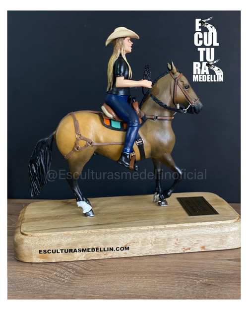 AMAZONA Y SU CABALLO CRIOLLO COLOMBINO GRANO DE ORO PERSONALIZADO