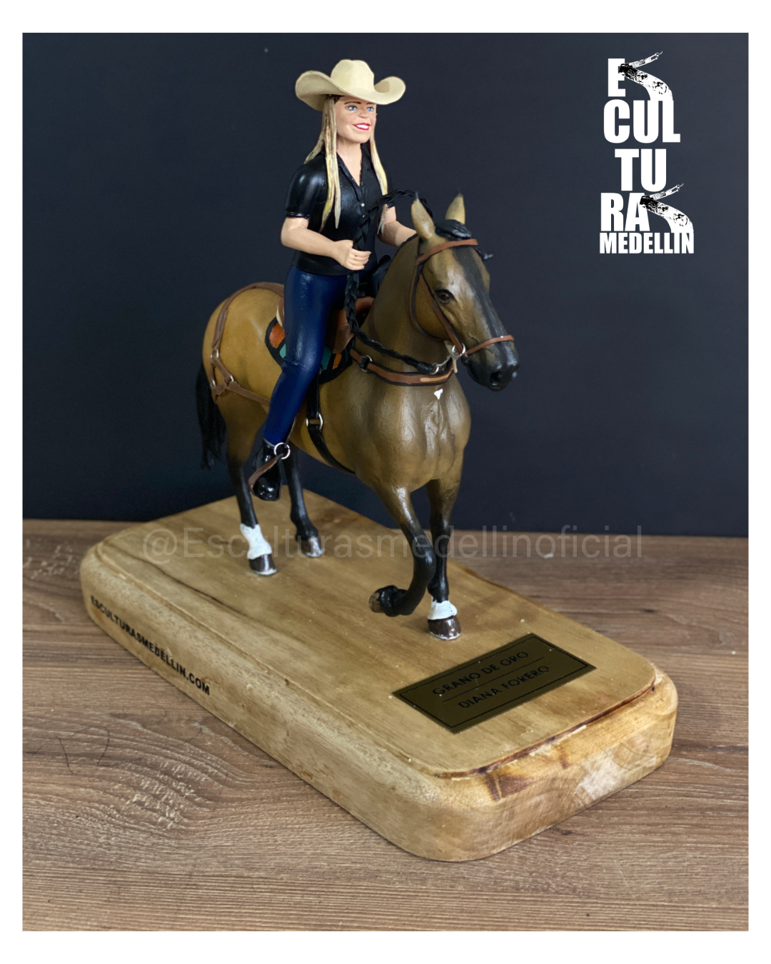 AMAZONA Y SU CABALLO CRIOLLO COLOMBINO GRANO DE ORO PERSONALIZADO