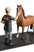 ESCULTURA PEQUEÑA DUEÑO CON CABALLO