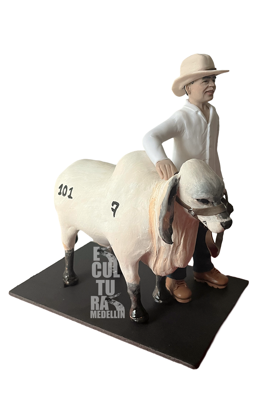 ESCULTURA PEQUEÑA BOVINO CON DUEÑO