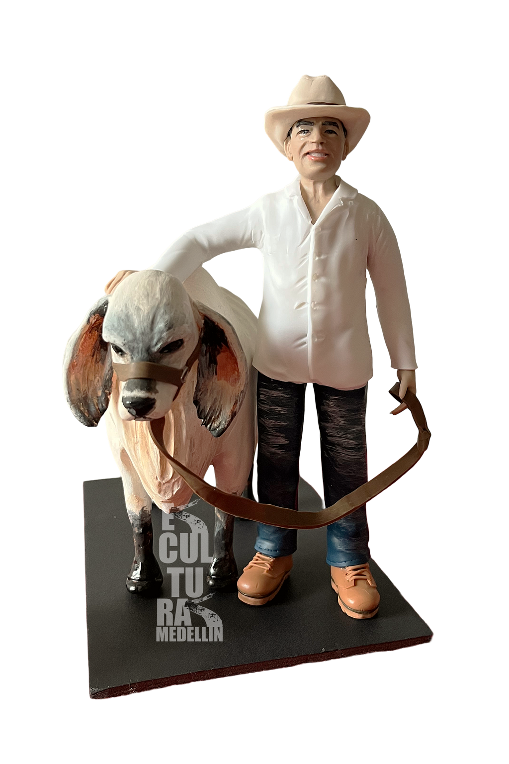 ESCULTURA PEQUEÑA BOVINO CON DUEÑO